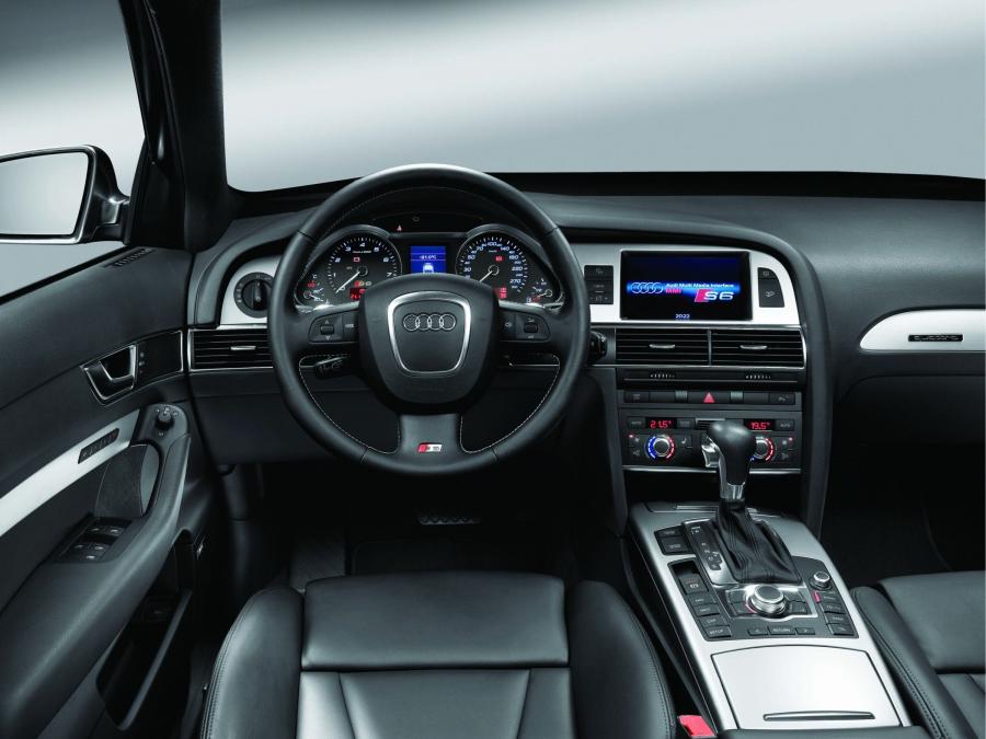 Торпедо Audi S6 Sedan (4F, C6) 2006 года  (фото 30 из 35)